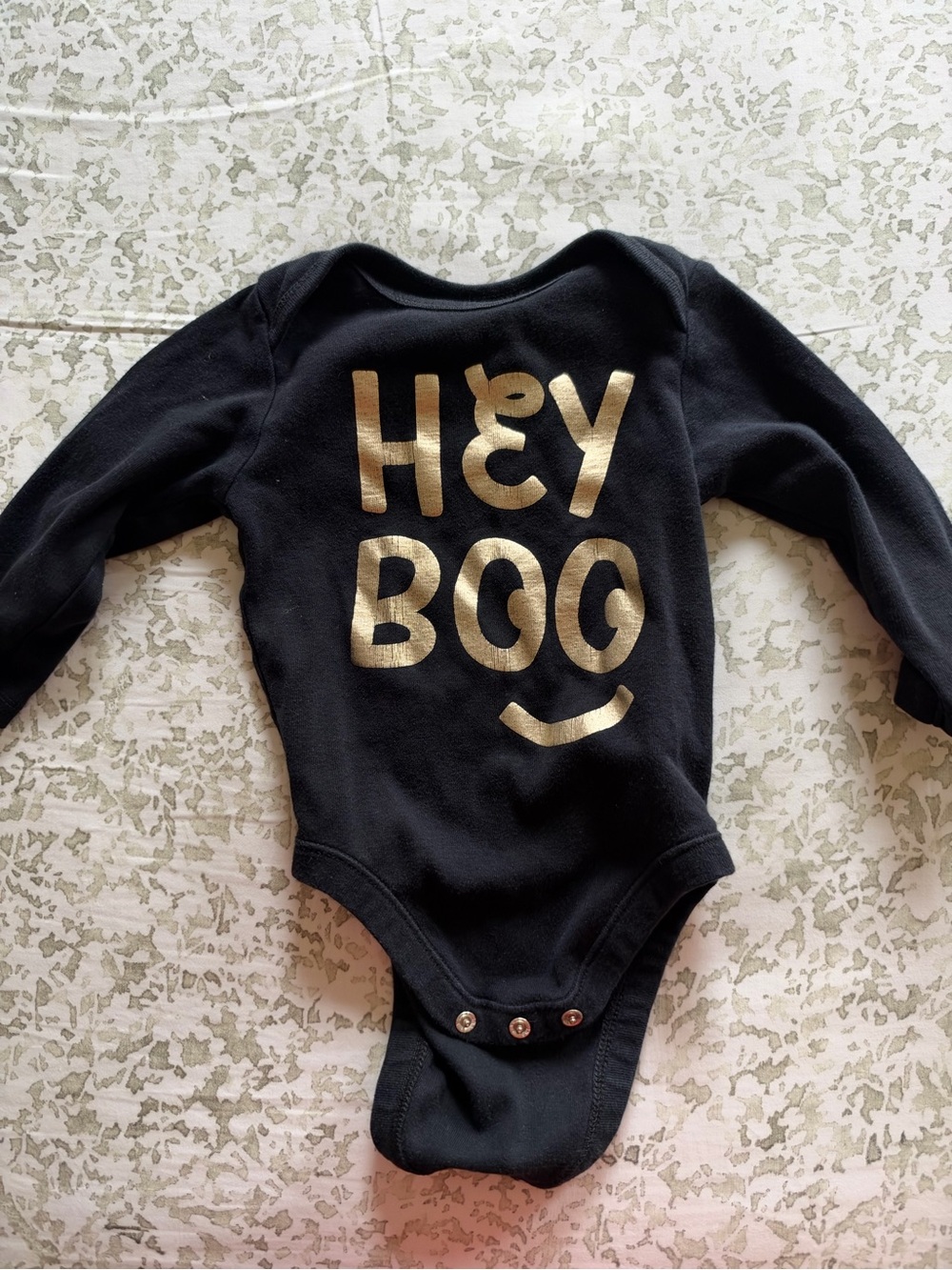 [Old Navy] Black & Gold "Hey Boo" Long-Sleeve Baby One-Piece: 6-12 months